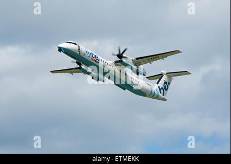 Flybe DHC 8-402 Strich Acht Registrierung G-KKEV (Kevin Keegan) SCO 9864. Stockfoto