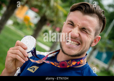 Mingetschewir, Aserbaidschan. 15. Juni 2015. Martin Fuksa der Tschechischen Republik feiert Silbermedaille für die C1 Männer Kanu einzelne 1000m Finale der Kanu-Sprint bei den Baku 2015 europäischen spielen in Mingetschewir, Aserbaidschan, 15. Juni 2015. Bildnachweis: David Tanecek/CTK Foto/Alamy Live-Nachrichten Stockfoto