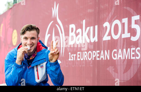 Mingetschewir, Aserbaidschan. 15. Juni 2015. Martin Fuksa der Tschechischen Republik beißt eine silberne Medaille für die C1 Männer Kanu einzelne 1000m-Finale der Kanu-Sprint bei den Baku 2015 europäischen spielen in Mingetschewir, Aserbaidschan, 15. Juni 2015. Bildnachweis: David Tanecek/CTK Foto/Alamy Live-Nachrichten Stockfoto