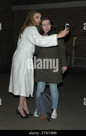 Michael Flatley, Niamh O'Brien und Nadine Coyle lassen das Dominion Theatre Featuring: Nadine Coyle Where: London, Vereinigtes Königreich bei: Kredit-17. März 2015: Zibi/WENN.com Stockfoto