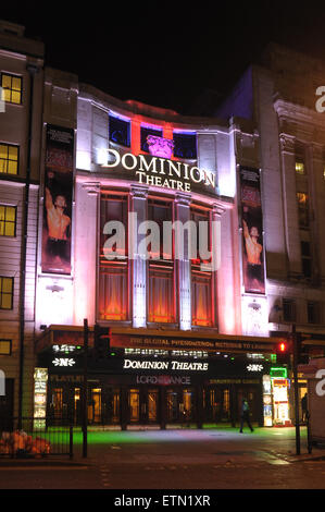 Michael Flatley, Niamh O'Brien und Nadine Coyle lassen das Dominion Theatre Featuring: Atmosphäre wo: London, Vereinigtes Königreich bei: Kredit-17. März 2015: Zibi/WENN.com Stockfoto