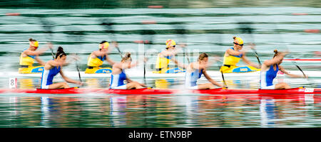 Mingetschewir, Aserbaidschan. 15. Juni 2015. Rennen der K4 Frauen Kajak vier 500m-Finale der Kanu-Sprint bei den Baku 2015 europäischen spielen in Mingetschewir, Aserbaidschan, 15. Juni 2015. Bildnachweis: David Tanecek/CTK Foto/Alamy Live-Nachrichten Stockfoto