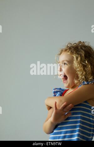 Porträt von einem glücklichen Mädchen Lachen Stockfoto