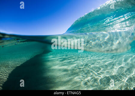 Nahaufnahme einer Welle, Gold Coast, Queensland, Australien Stockfoto