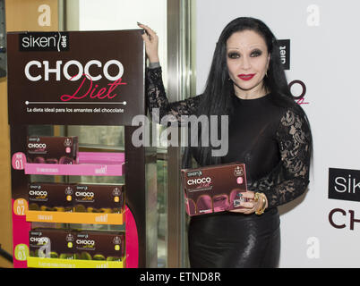 Sängerin Alaska besucht die "Chocodiet" Fototermin bei El Corte Ingles Store Madrid mit: jova-Olvido Gara, Alaska wo: Madrid, Spanien bei: Kredit-17. März 2015: Oscar Gonzalez/WENN.com Stockfoto