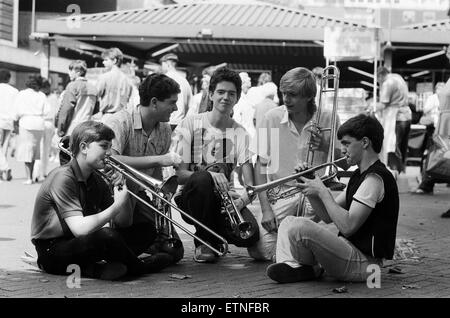 1987-Birmingham internationale Jazz- und Blues-Festival, Künstler, 6. Juli 1987. Junge jazz-Musikern an der Bull Ring Shopping Centre in Birmingham. Stockfoto