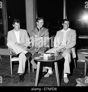 Eine neue Begeisterung - schicke Anzüge getragen von Trawler Fischer bei Lowestoft. Drei junge Trawler Fischer L - R John Carter, 17, Hylton luftige, 16 und Geoffrey Winfield, 17.  19. Juli 1961. Stockfoto