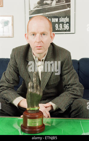 Alan McGee, co Besitzer Creation Records Label, und Manager der Musikgruppe Oasis, abgebildet in seinem Büro, 24. März 1997. Stockfoto