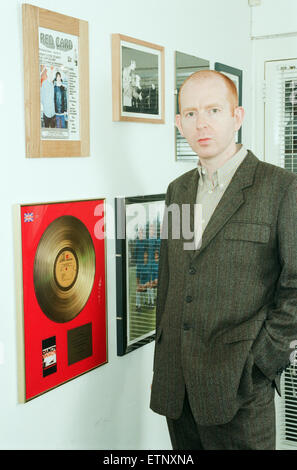 Alan McGee, co Besitzer Creation Records Label, und Manager der Musikgruppe Oasis, abgebildet in seinem Büro, 24. März 1997. Stockfoto