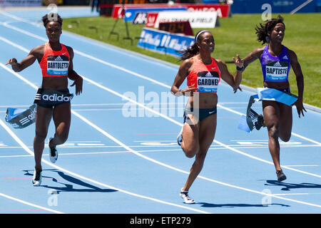 13. Juni 2015; Randalls Island, NY, USA; Englische Gardner der Vereinigten Staaten gewinnt der Frauen 100m gegen Kelly-Ann Baptiste von Trinidad Tobago und Tianna Bartoletta der Vereinigten Staaten während der IAAF Diamond League Adidas Grand Prix Icahn Stadium. Anthony Nesmith/Cal-Sport-Medien Stockfoto