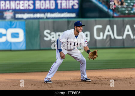 Arlington, TX, USA. 13. Juni 2015. Texas Rangers dritte Baseman Joey Gallo (13) während der Major League Baseball Spiel zwischen den Minnesota Twins und der Texas Rangers im Globe Life Park in Arlington, TX. Tim Warner/CSM/Alamy Live-Nachrichten Stockfoto