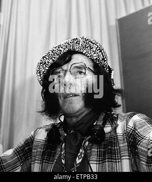 Cardiff Discjockey Vince Savile, Bruder von Jimmy Savile, macht seine Aufnahmen im Studio BBC Wales. 6. November 1972 Stockfoto