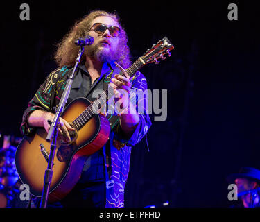 13. Juni 2015 - Manchester, Tennessee, USA - Musiker JIM JAMES von My Morning Jacket führt live auf der Bühne am Bonnaroo Arts and Music Festival Manchester, Tennessee (Credit-Bild: © Daniel DeSlover/ZUMA Draht) Stockfoto