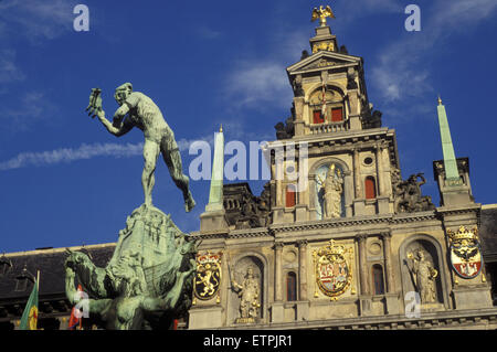 BEL, Belgien, Antwerpen, Brabo-Brunnen vor dem Rathaus auf dem Markt.  BEL, Belgien, Antwerpen, der Brabobrunnen vor Stockfoto