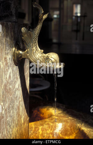 BEL, Belgien, Spa, Leitungswasser in der Trinkhalle von Peter die großen.  BEL, Belgien, Spa, Wasserhahn Im Brunnenhaus von Peter Dem Gr Stockfoto