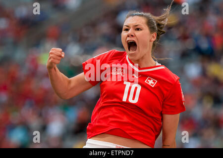 12. Juni 2015: Ramona BACHMANN der Schweiz feiert ihr Ziel während eines Spiels der Gruppe C bei der FIFA Frauen WM Kanada 2015 zwischen der Schweiz und in Ecuador im BC Place Stadium am 12. Juni 2015 in Vancouver, Kanada. Schweiz 10: 1 gewonnen. Sydney Low/Cal-Sport-Medien. Stockfoto