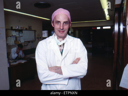 Dr. Sam Galbraith abgebildet Neurochirurg am Southern General Hospital, Glasgow, Schottland, Juni 1987. Später, MP für Strathkelvin und Bearsden, Scottish-ArbeitsPartei. Mai 1999 bis März 2001. Stockfoto