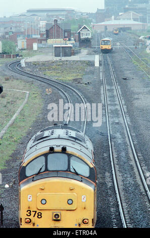 Middlesbrough Eisenbahnlinien laufen neben Cargo-Flotte-Straße, Middlesbrough, North Yorkshire, 26. April 1990. Stockfoto