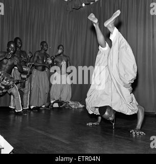 Sierra Leone-Tanzgruppe Proben an der London University Girls Herberge für das Commonwealth Arts Festival in der Royal Albert Hall nächste Woche stattfinden wird im Bild Samstag, 11. September 1965. Stockfoto