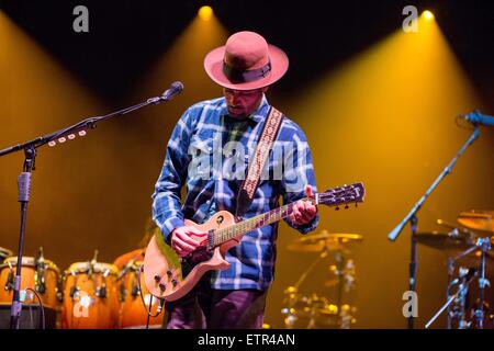 12. Juni 2015 - Manchester, Tennessee, USA - Musiker BEN HARPER von Ben Harper & The Innocent Criminals führt live auf der Bühne am Bonnaroo Arts and Music Festival Manchester, Tennessee (Credit-Bild: © Daniel DeSlover/ZUMA Draht) Stockfoto