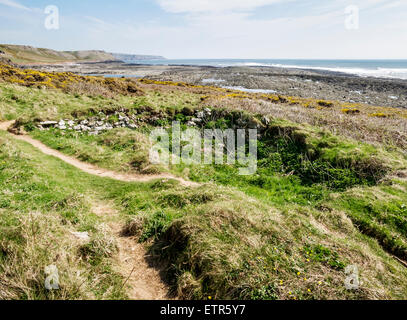 Reste eines Gebäudes am Wurmkopf, Gower, Wales Stockfoto