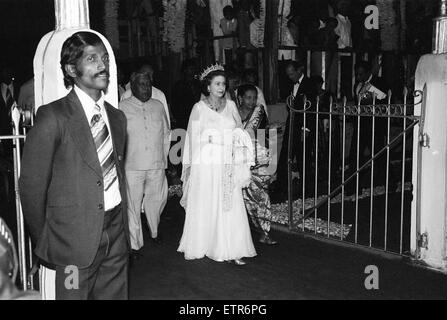 Die Royal Queens Vist nach Sri Lanka 21.-25. Oktober 1981. Ihre Majestät Königin Elizabeth II besucht Sri Lanka zweimal seit der Unabhängigkeit zuerst im Jahr 1953 und dann im Jahr 1981. Die Königin zweiter Besuch war zu die Feierlichkeiten 50 Jahre universal Erwachsenen Franchise in Sri Lanka zu besuchen. Der Victoria Damm des Mahaweli-Umleitung-Programms wurde feierlich von Premierministerin Margaret Thatcher 1984 eröffnet. Sri Lanka-Riegel mit Großbritannien sind vielfältig und decken ein breites Spektrum von Bereichen. Über einen Zeitraum von Zeit haben britische Handelsinteressen in Sri Lanka einen allmählichen Übergang von Plantagen, gezeigt. Stockfoto