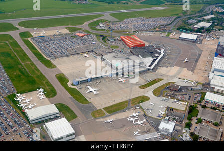 Eine Luftaufnahme des Flughafen Luton, Bedfordshire, South East England Stockfoto