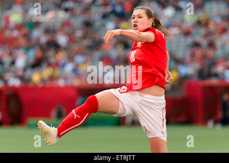 12. Juni 2015: Ramona BACHMANN der Schweiz feiert ihr Ziel während eines Spiels der Gruppe C bei der FIFA Frauen WM Kanada 2015 zwischen der Schweiz und in Ecuador im BC Place Stadium am 12. Juni 2015 in Vancouver, Kanada. Schweiz 10: 1 gewonnen. Sydney Low/Cal-Sport-Medien. Stockfoto