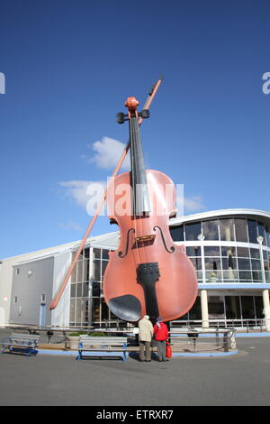 Die große Geige am Sydney Marine Terminal in Nova Scotia. Stockfoto