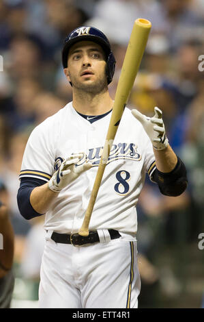 Milwaukee, Wisconsin, USA. 15. Juni 2015. Milwaukee Brewers Recht Fielder Ryan Braun #8 während der Spielaktion von Hauptliga-Baseball-Spiel zwischen den Milwaukee Brewers und den Kansas City Royals im Miller Park in Milwaukee, Wisconsin. John Fisher/CSM/Alamy Live-Nachrichten Stockfoto