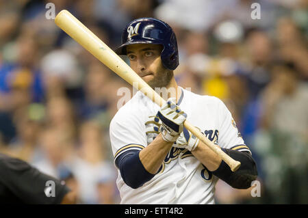 Milwaukee, Wisconsin, USA. 15. Juni 2015. Milwaukee Brewers Recht Fielder Ryan Braun #8 in Aktion während der Major League Baseball Spiel zwischen den Milwaukee Brewers und den Kansas City Royals im Miller Park in Milwaukee, Wisconsin. John Fisher/CSM/Alamy Live-Nachrichten Stockfoto