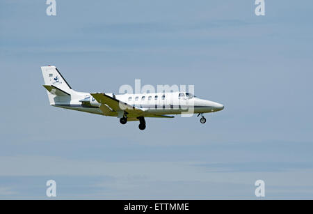 Cessna 550 Citation Bravo in Dalcross Flughafen kommen. Inverness Schottland.  SCO 9884. Stockfoto