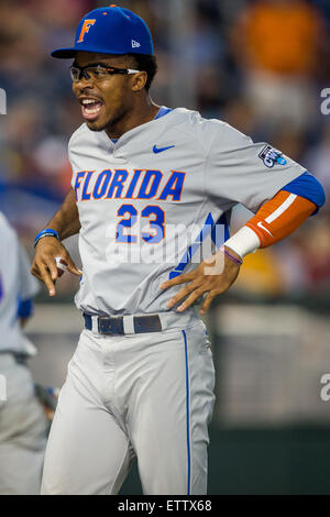 Omaha, NE, USA. 15. Juni 2015. Florida Buddy Reed #23 in Aktion in Spiel 6 von Weltmeisterschaft 2015 NCAA Men es College zwischen den Virginia Cavaliers und Florida Gators im TD Ameritrade Park in Omaha, NE. Nathan Olsen/Cal Sport Media/Alamy Live-Nachrichten Stockfoto