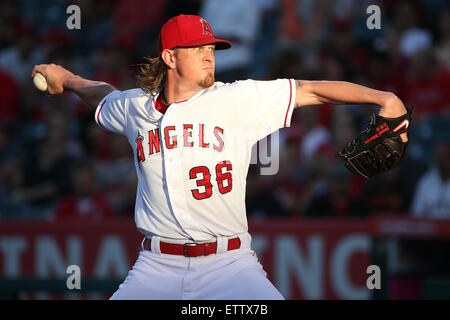 15. Juni 2015 Los Angeles Angels ab Krug Jered Weaver #36 macht den Start für die Engel im Spiel zwischen den Arizona Diamondbacks und die Los Angeles Angels of Anaheim, Angel Stadium in Anaheim, CA, Credit: Cal Sport Media/Alamy Live News Stockfoto