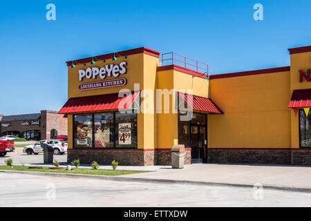 Popeyes Louisiana Kitchen, das Äußere eines Restaurants im Cajun-Stil und fast Food-Franchise. Oklahoma City, Oklahoma, USA. Stockfoto