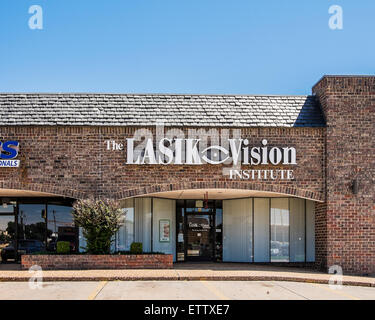 Die äußere Ladenfront des Lasik Vision Institute in Oklahoma City, Oklahoma, USA. Stockfoto