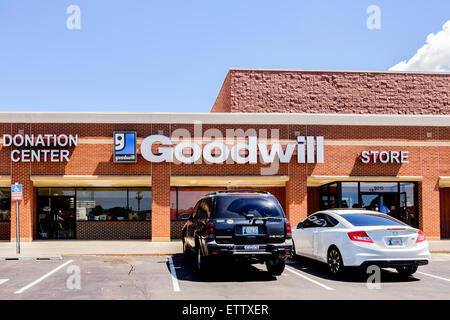 Das äußere eines Goodwill Donaltion Center in Oklahoma City, Oklahoma, USA. Stockfoto