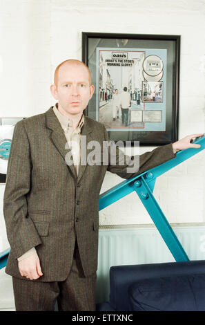 Alan McGee, co Besitzer Creation Records Label, und Manager der Musikgruppe Oasis, abgebildet in seinem Büro, 24. März 1997. Stockfoto