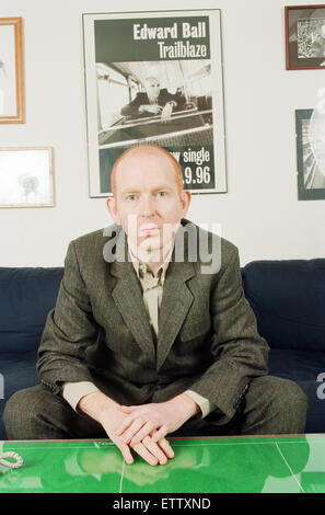 Alan McGee, co Besitzer Creation Records Label, und Manager der Musikgruppe Oasis, abgebildet in seinem Büro, 24. März 1997. Stockfoto