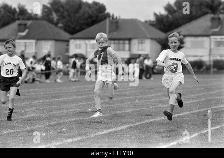 Sport-Tag für Kinder von Bootle Grundschule statt an Stuart Straße Sportplätze, Liverpool, 1. Juli 1991. Stockfoto