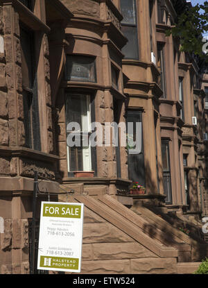 Brownstones für 2 Millionen Dollar verkaufen und in Park Slope, Brooklyn, NY. Stockfoto