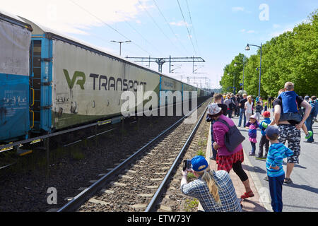 Dampfmaschine Lokomotive Ankunft am Bahnhof Lappeenranta Stockfoto
