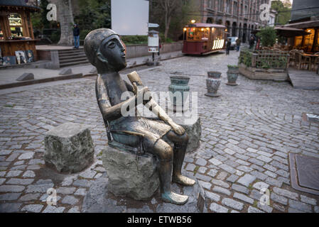 kleinen Tamada-Statue am beliebten Shardeni Street mit vielen Clubs, Pubs und Restaurants in Tiflis, der Hauptstadt Georgiens Stockfoto