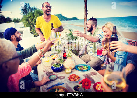 Strand Jubel Feier Freundschaft Sommerspaß Abendessen Konzept Stockfoto