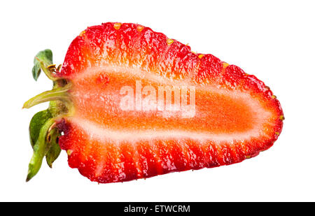 Reife geschnittene Erdbeeren auf weißem Hintergrund isoliert Stockfoto