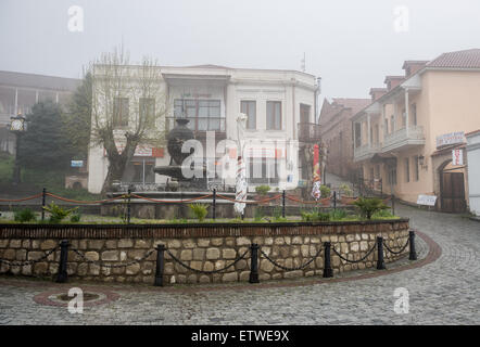 Cafe und Bank of Georgia Gebäude in der Stadt Sighnaghi in Kachetien Region, einer der kleinsten Stadt in Georgien Stockfoto