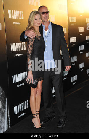 LOS ANGELES, CA - 6. September 2011: Regisseur Gavin O'Connor & Brooke Burns die Welt premiere seines neuen Films "Krieger" auf der Arclight Theater, Hollywood. Stockfoto