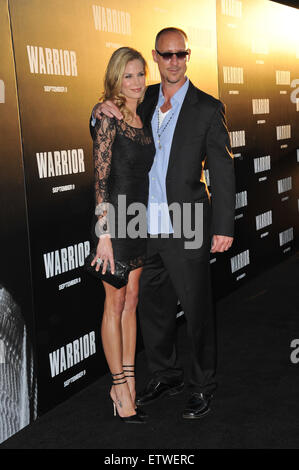 LOS ANGELES, CA - 6. September 2011: Regisseur Gavin O'Connor & Brooke Burns die Welt premiere seines neuen Films "Krieger" auf der Arclight Theater, Hollywood. Stockfoto