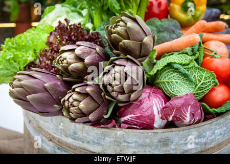 Bio, vegetarisch, Artischocke, Salat, Gemüse, Tomaten, Toskana, Stockfoto