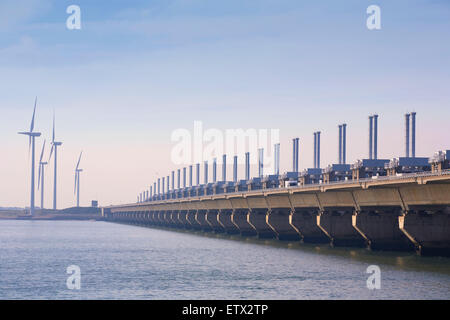 Europa, Niederlande, Zeeland, Deltaproject, die Oosterschelde-Damm zwischen Noord-Beveland und Schouwen-Duiveland, Flodd Barriere. Stockfoto